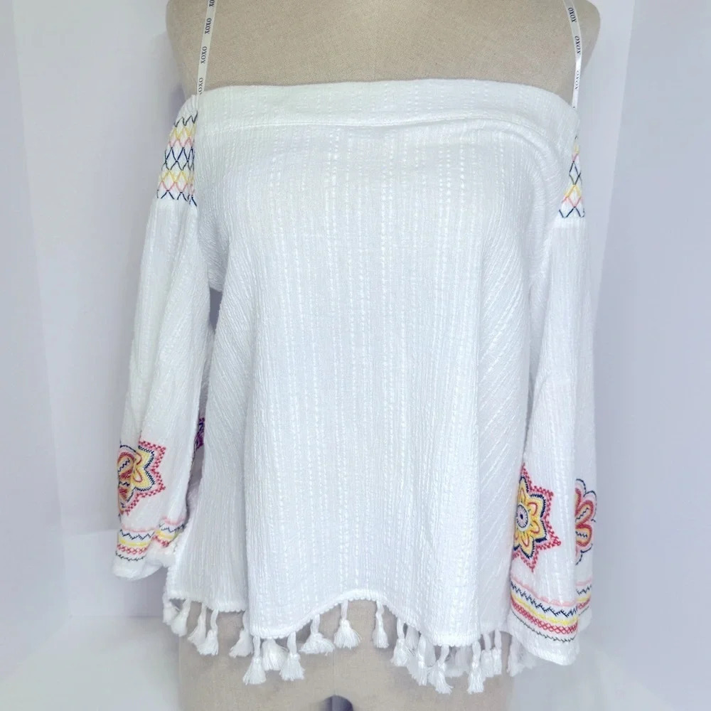 Xoxo embroidered white top size M